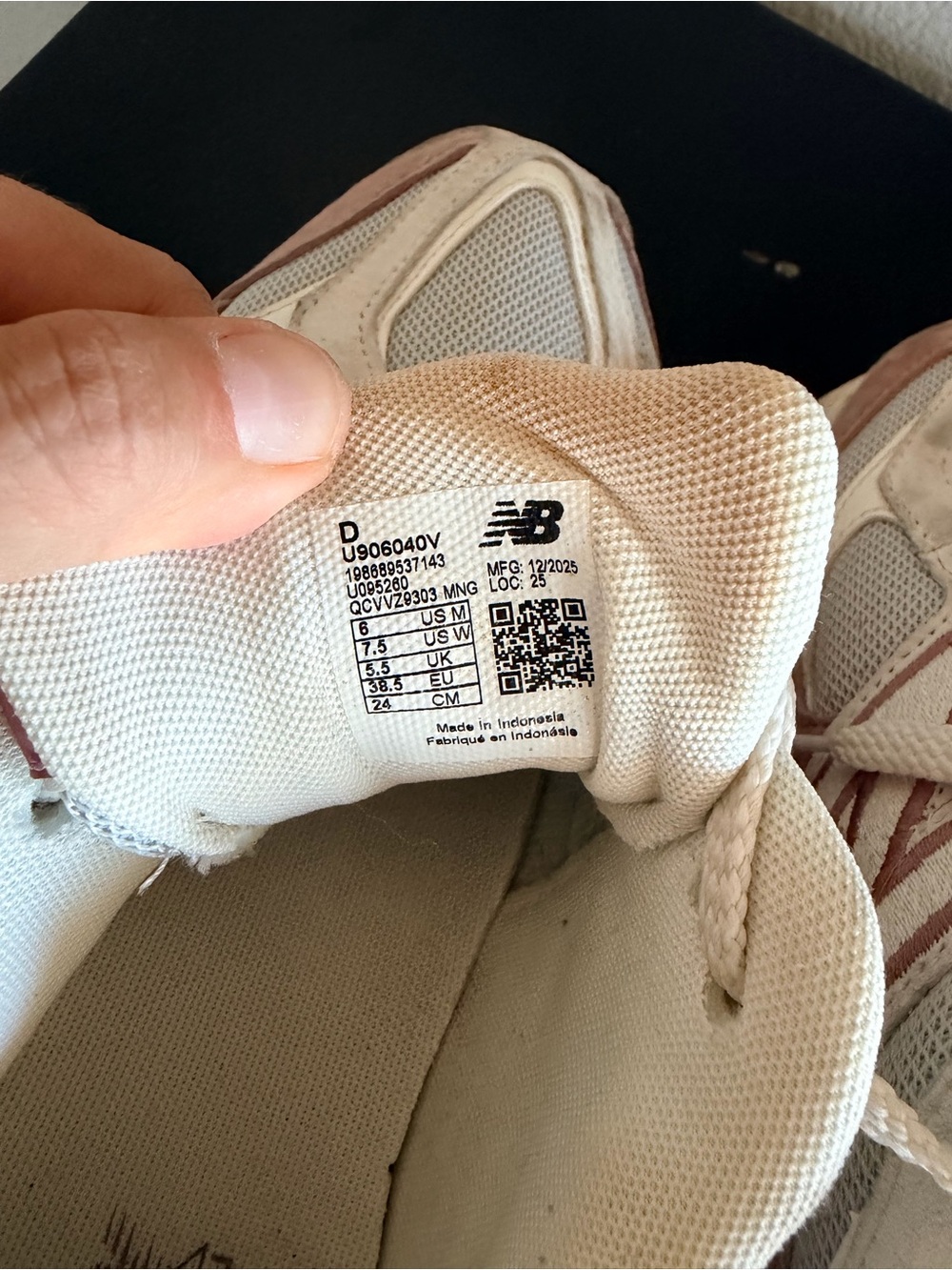 New Balance White and light Red/pink Casual Sneakers